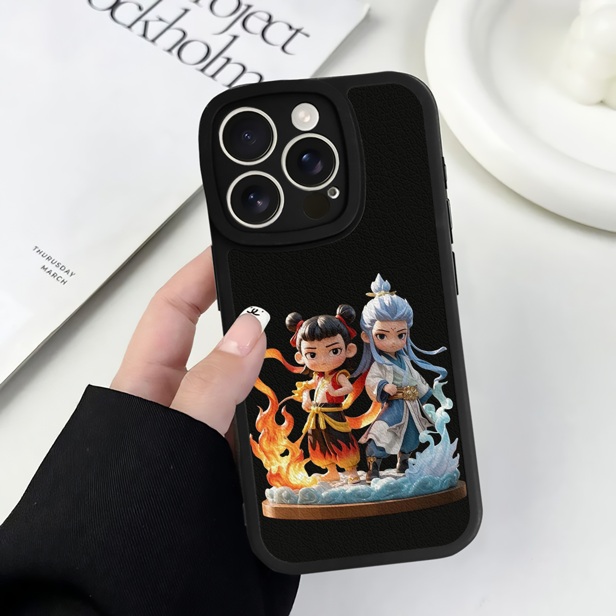 （画像用） Ne Zha 2 ナタ 魔童の大暴れ 【iPhone 16シリーズ対応】シリコンスマホケース（レザー調） 材質：シリコン